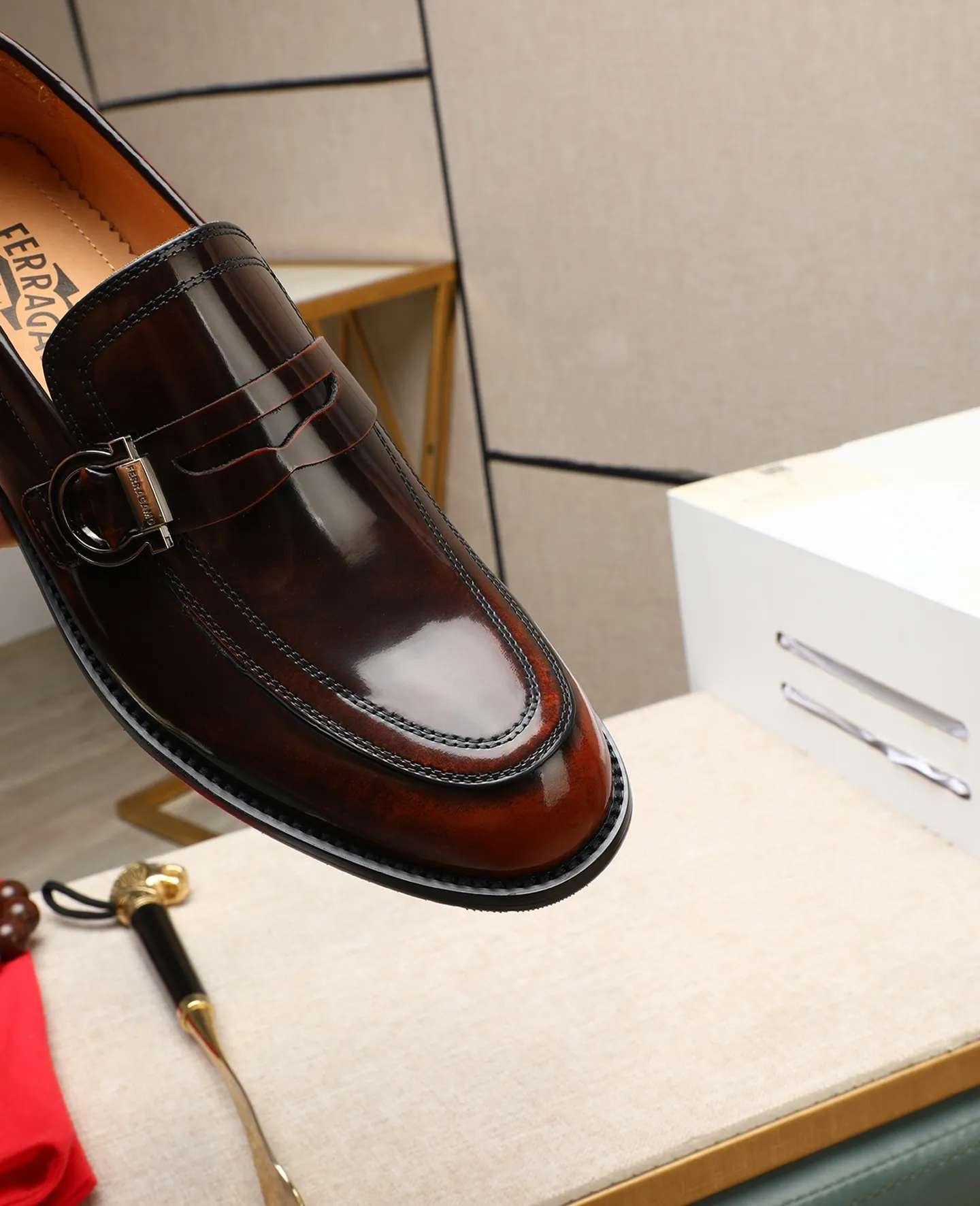 Men's shoes 💰560 📛📛(water-dyed cow lining) Salvatore Ferragamo high-end (Salvatore Ferragamo) is the world's top luxury footwear brand. It comes from the fashion kingdom of Italy. It is famous all over the world for its traditional handmade design and novel styles... 🚶🏻🚶🏻New suit shoes are available simultaneously at the counter. This model is made of pure handmade imported Italian calfskin fabric ➕soft water-dyed cowhide lining Original authentic outsole🌀🌀Size: 38➖44 (45 46 customized)